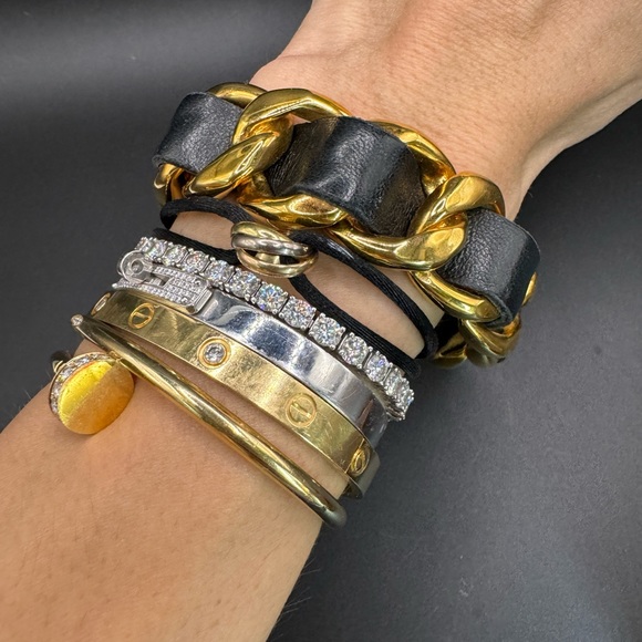 CHANEL Jewelry - LOT 445 24K gold plated Chanel vintage leather bangle bracelet from runway 1985